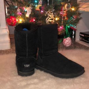 Black short uggs